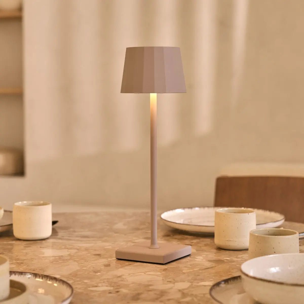Lampe de table rechargeable en fer William Koala Brown – Intensité variable, chargement USB-C, autonomie de 120 heures