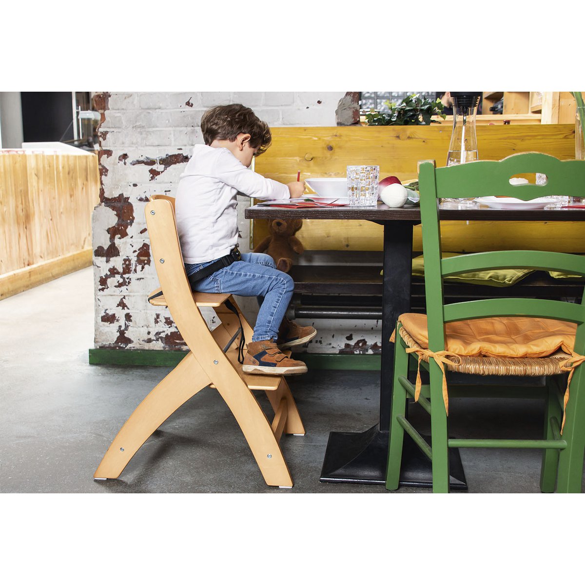 Trapstoel 'Thilo', blank gelakt