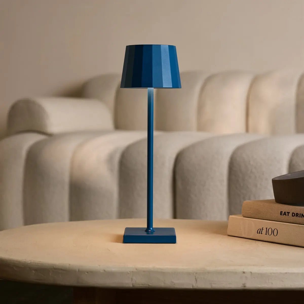 Combi Set Professional - 8 x Wouter Delftware Blue Rechargeable Table Lampes et 1 X Station centrale Station de charge sans fil avec Qi-Technology - Parfait pour les restaurants, l'hospitalité et les hôtels