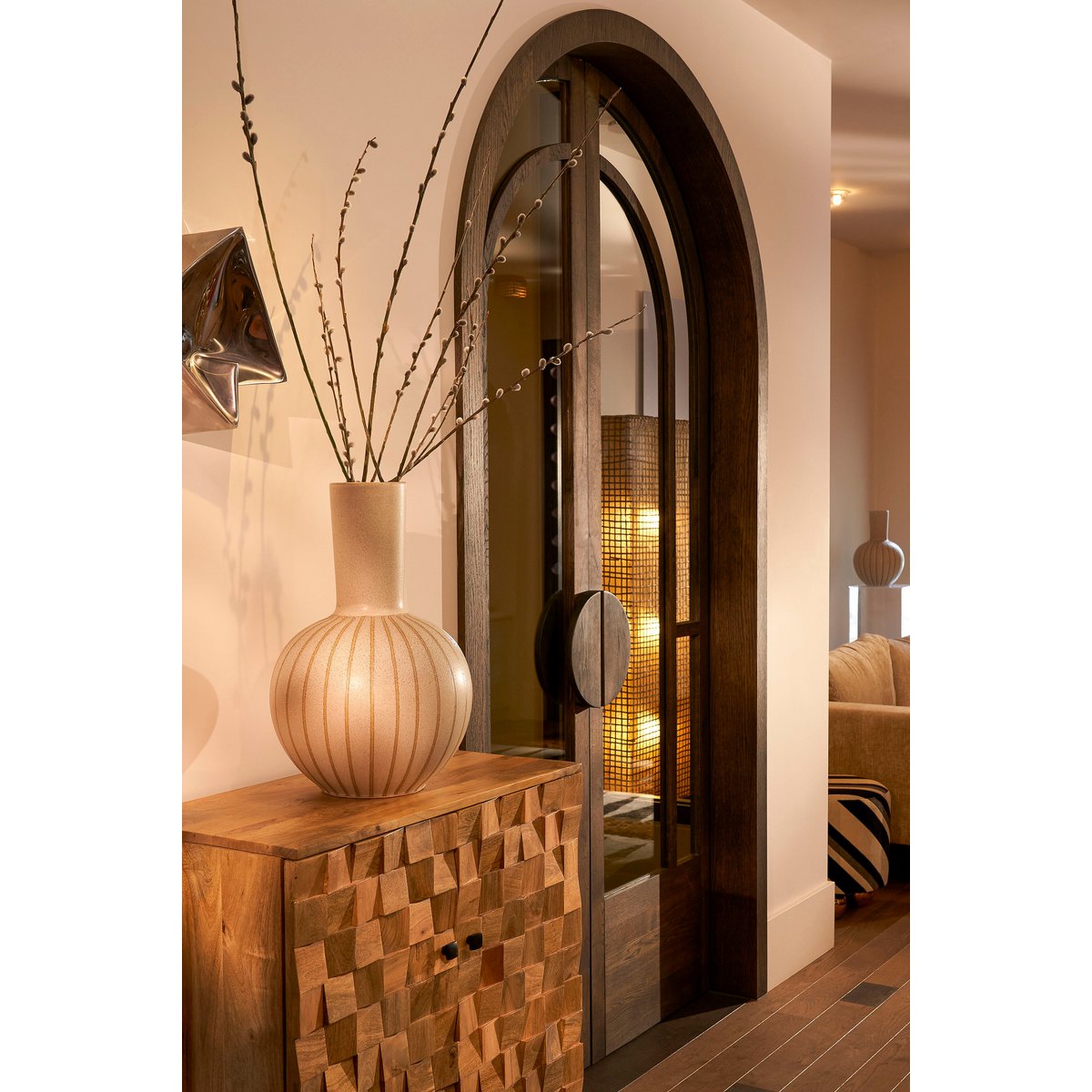 Holm | Grande vase en céramique crème à lignes graphiques