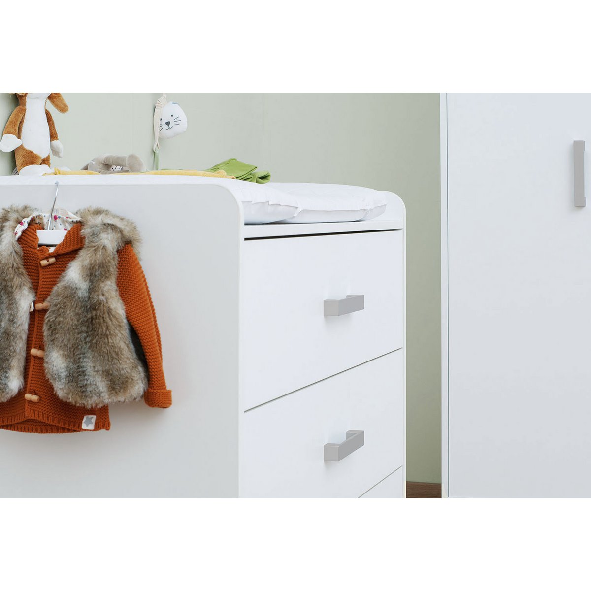 Set de démarrage 'Viktoria' large 2 parties : lit bébé, meuble à langer large