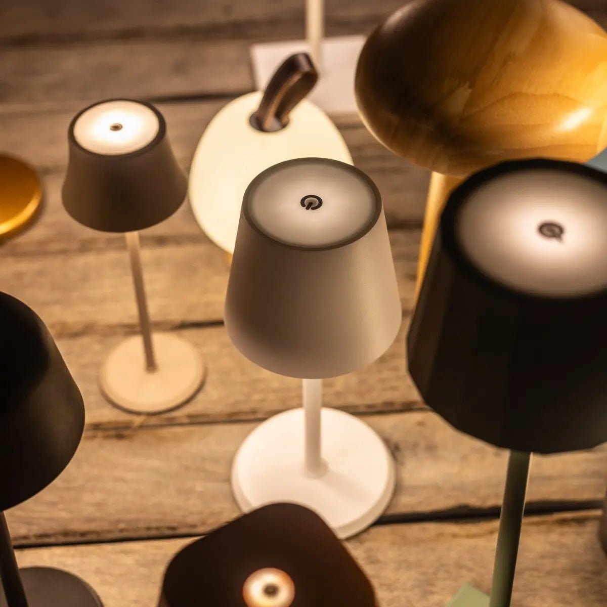 Lampe de table rechargeable James White – Sans fil, à intensité variable et élégante