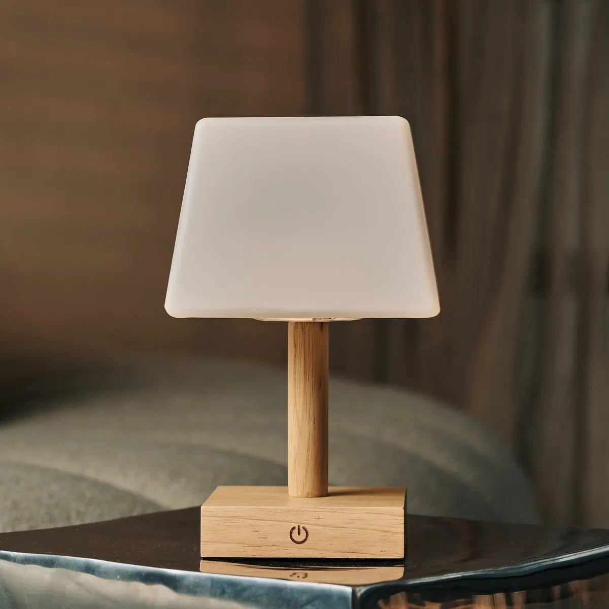 Tommy Brown Brown Wood Table Lampe avec verre - lampe rechargeable et dimmable, éclairage sans fil