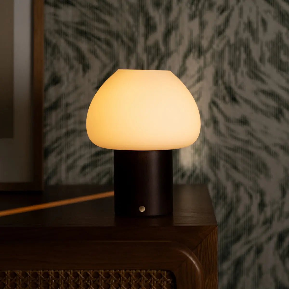 Lampe en bois Fynn marron foncé – Lumière rechargeable et à intensité variable