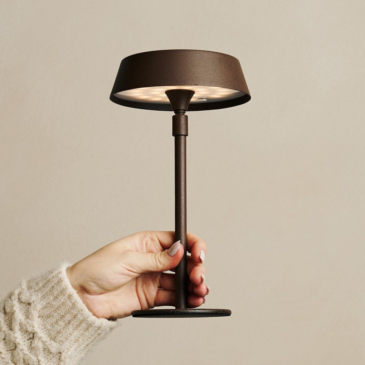 Luca Mocha Brown - lampe rechargeable USB l minimaliste, ludique et dimmable
