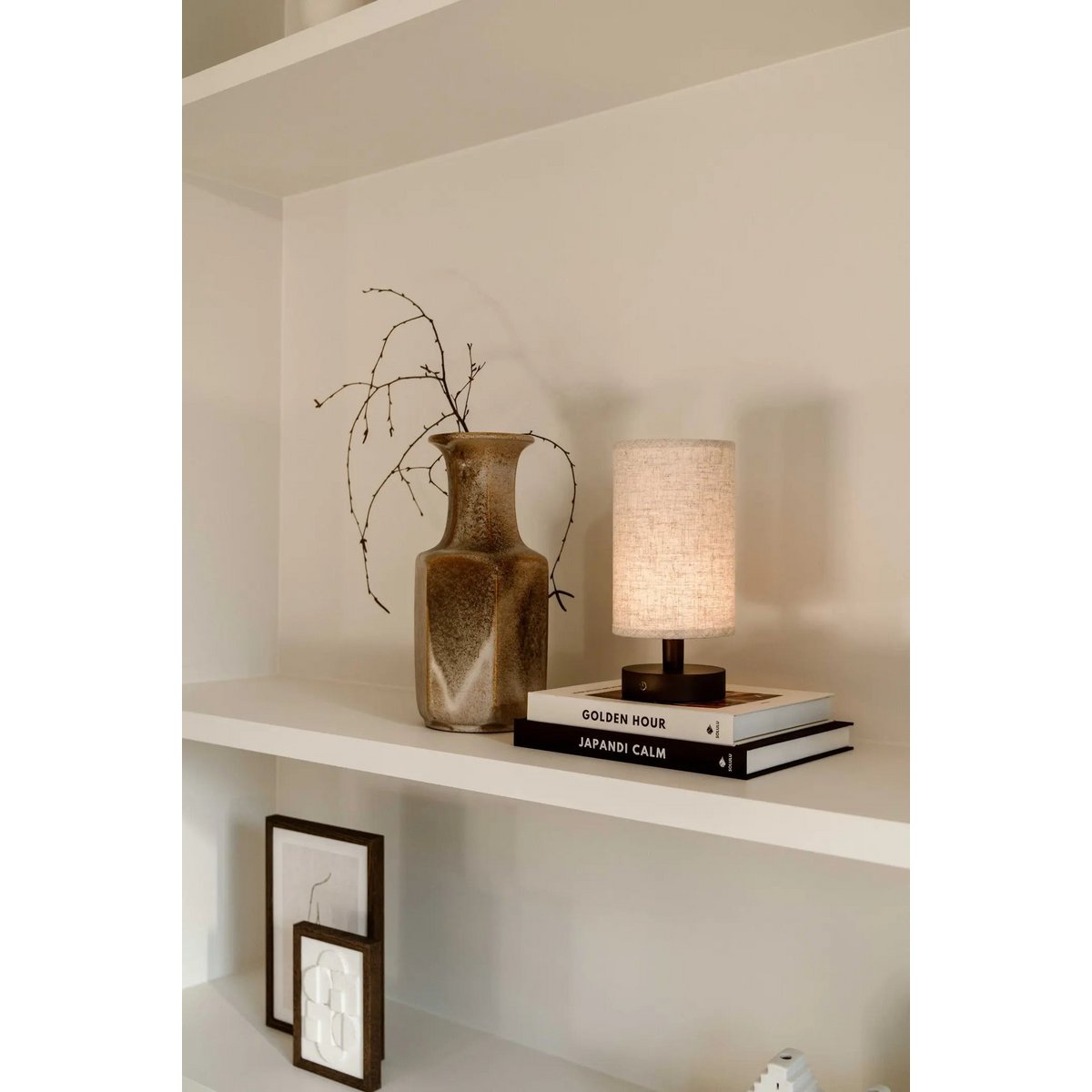 Lampe de table en bois brun foncé Ben - rechargeable, dimmable, USB-C alimenté