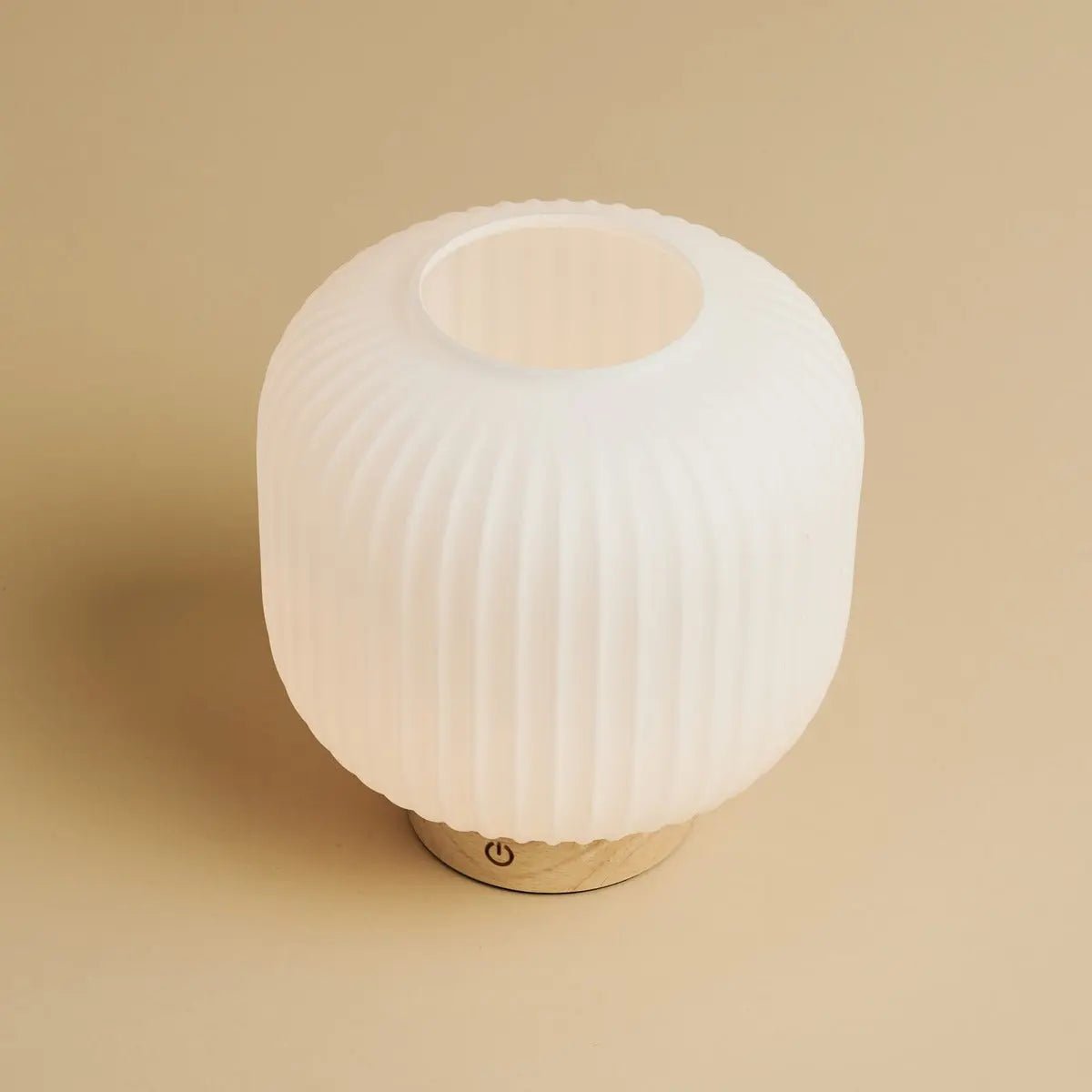 Lyla Lampe rechargeable unique - Verre givrée et base en bois, dimmable, 3 modes lumineux