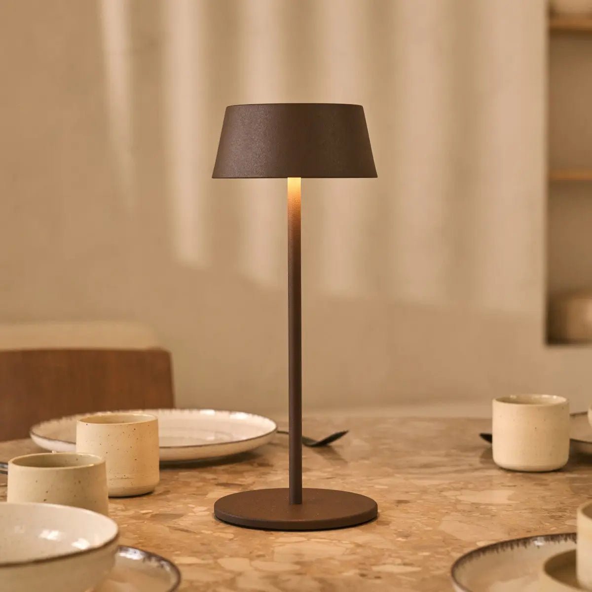 Lampe de table rechargeable Hugo Moka Brown - Élégante, à intensité variable et sans fil