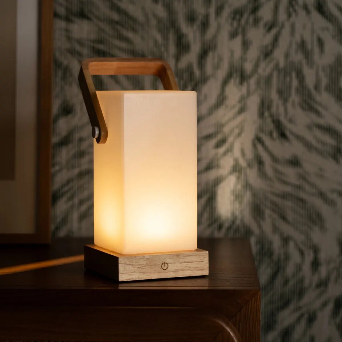 Lampe en bois marron clair Harper – Lampe de table rechargeable sans fil avec poignée