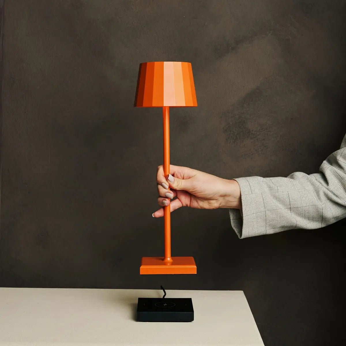 Wouter Orange Blossom Rechargeable Table Lampe - Charge sans fil, Dimmable, durée de vie de la batterie de 120 heures