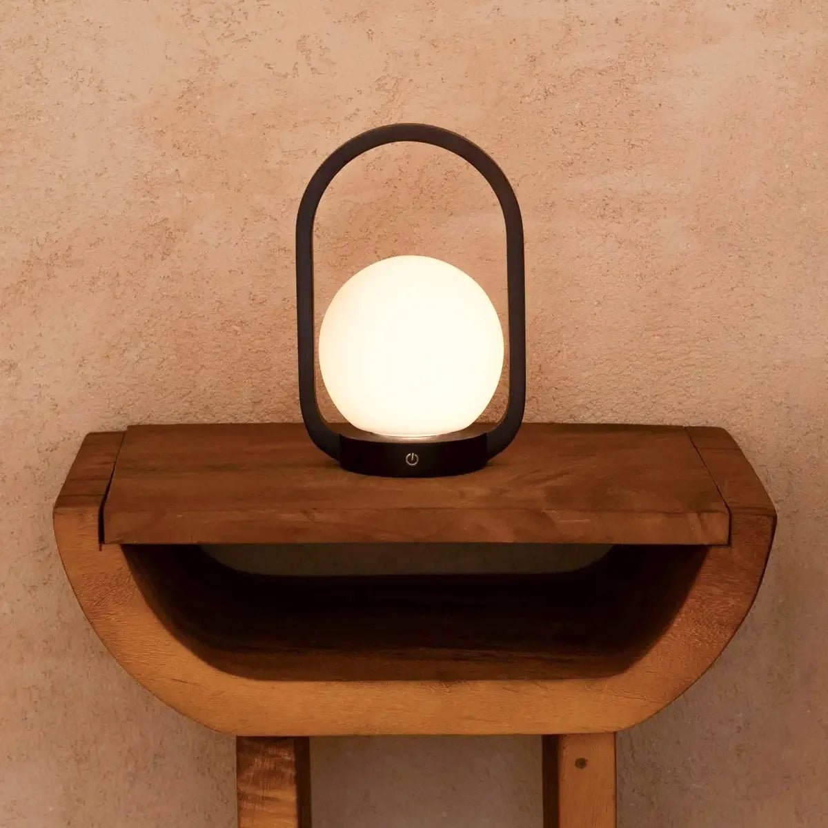 Lampe sans fil en bois marron foncé Skye | Conception rechargeable et variable