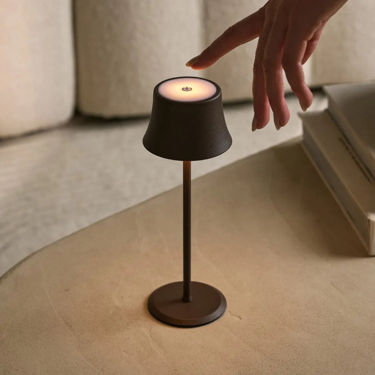 Lampe de table rechargeable Willy Mini Moka Brown – Élégante, à intensité variable, autonomie de 60 heures