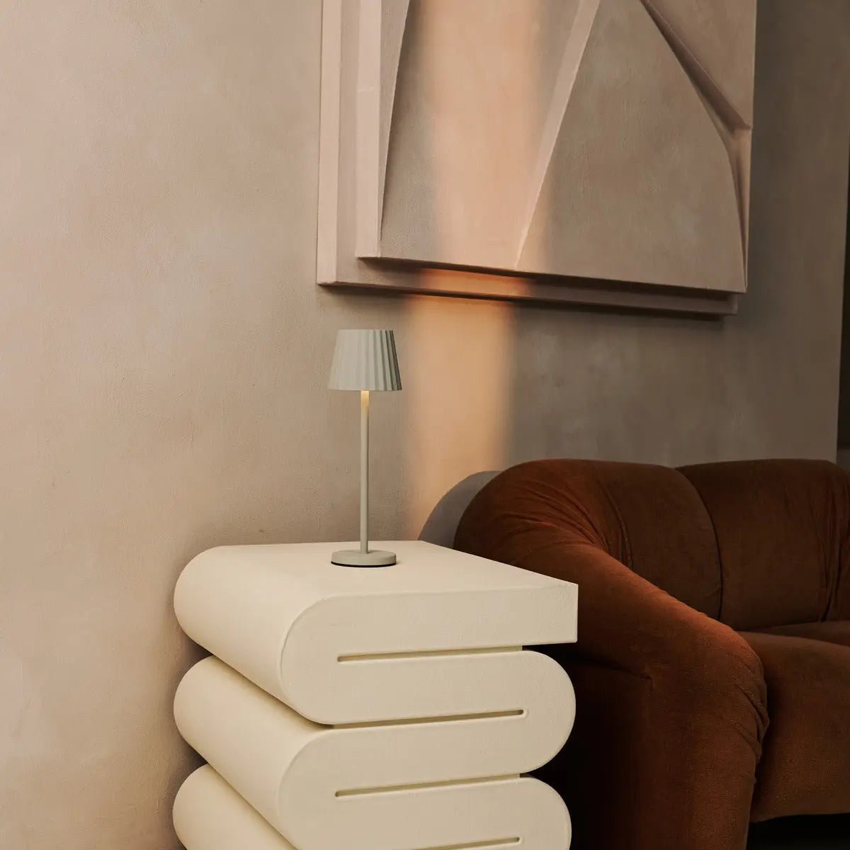 Combi Set Professional - 4 X Maya Shadow Grey Grey Rechargeable Table Lampes et 1 x Amstel Wireless Station Wireless avec Qi-Technology - Perfect pour les restaurants, l'hospitalité et les hôtels