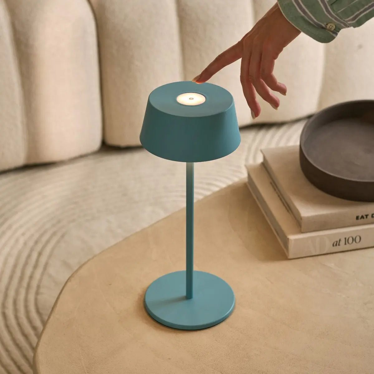 Lampe de table en fer rechargeable bleue Hugo Amsterdams - Intensité variable, élégante et sans fil