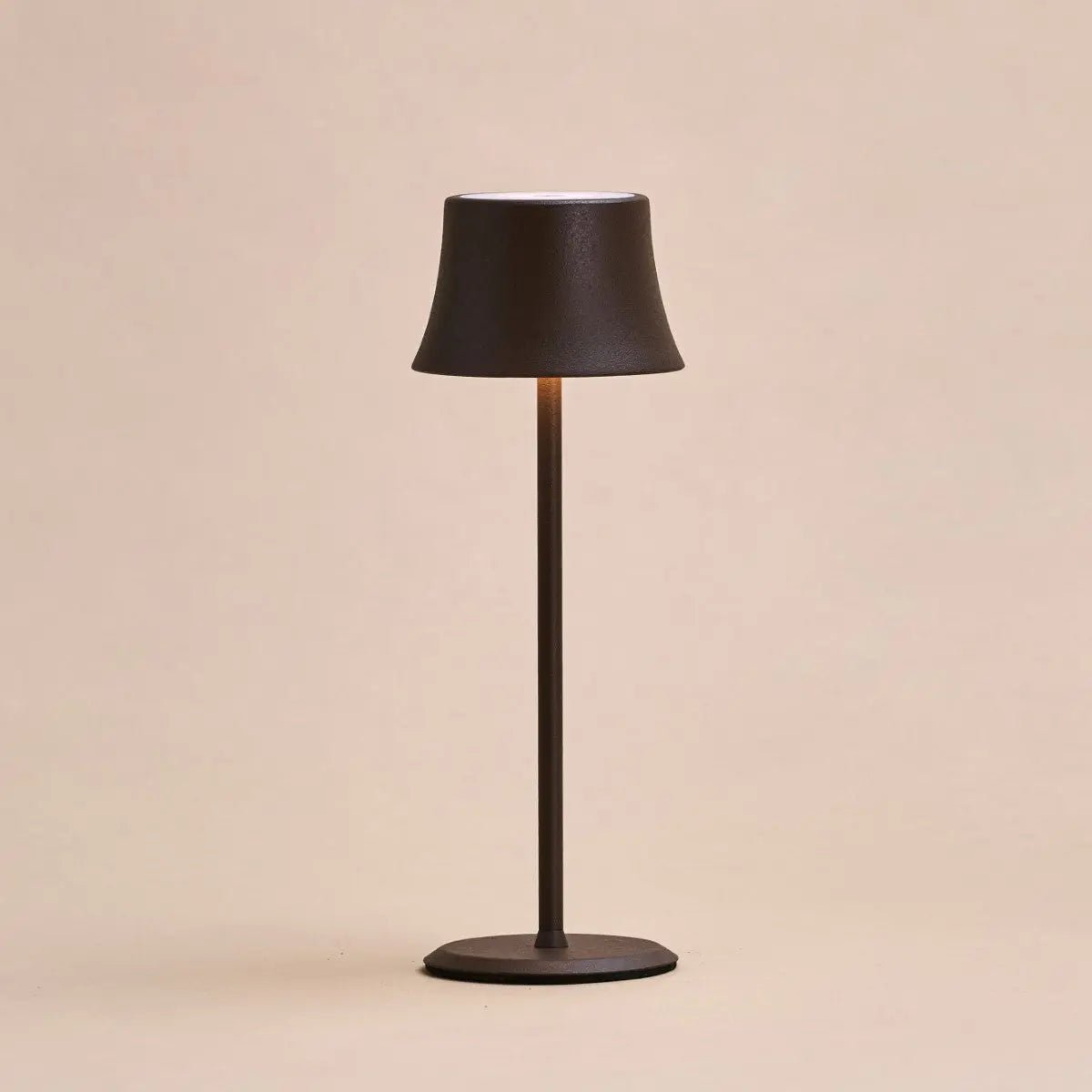 Lampe de table rechargeable Willy Mini Moka Brown – Élégante, à intensité variable, autonomie de 60 heures