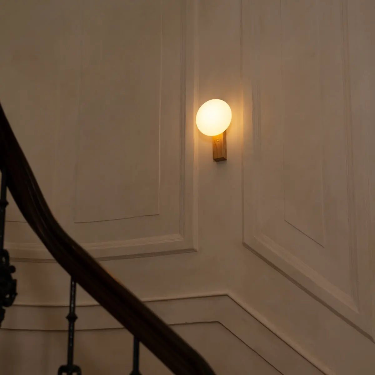 Matthew Brown Light Elemg Woodon Walless Wall Lampe - rechargeable et dimmable