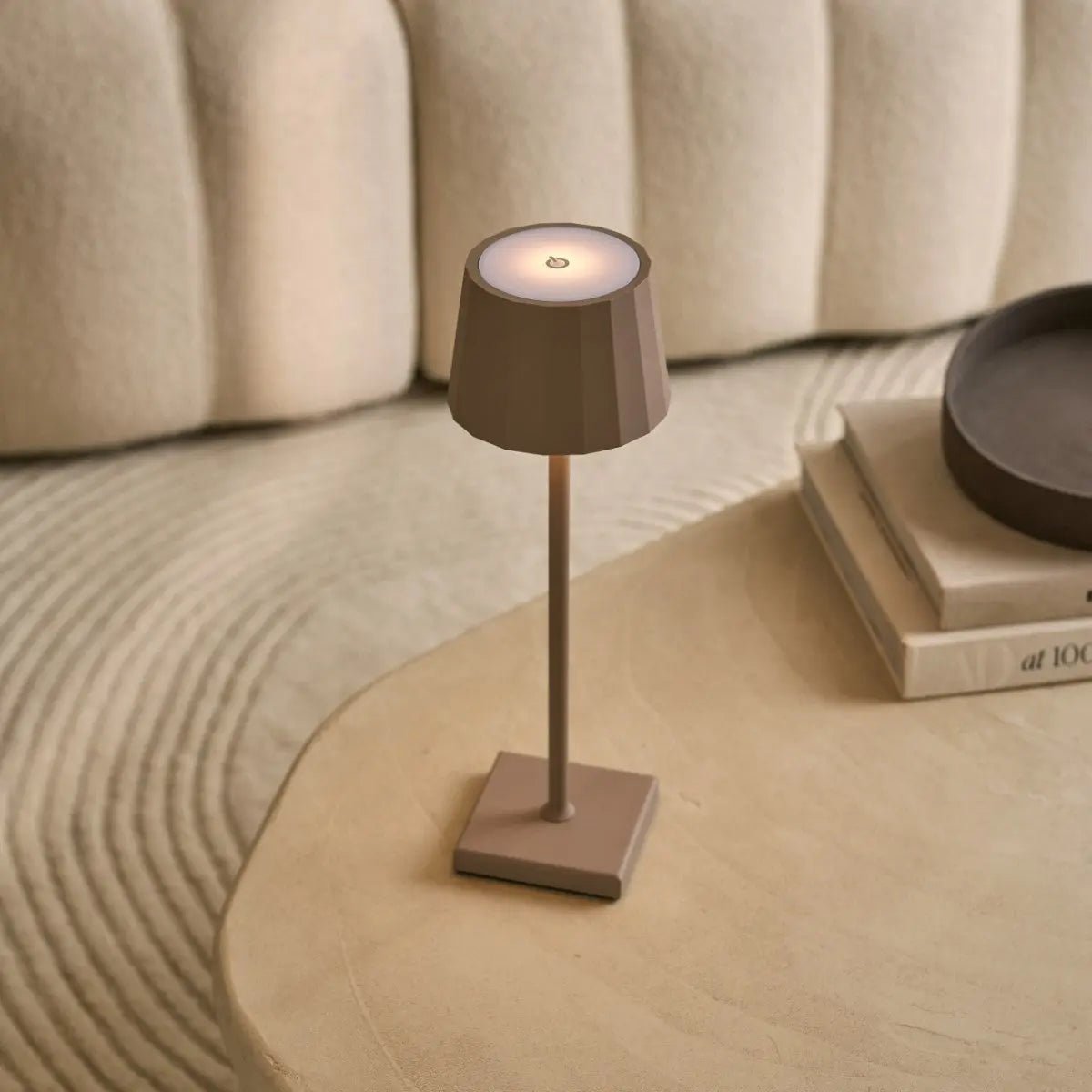 Lampe de table rechargeable en fer William Koala Brown – Intensité variable, chargement USB-C, autonomie de 120 heures