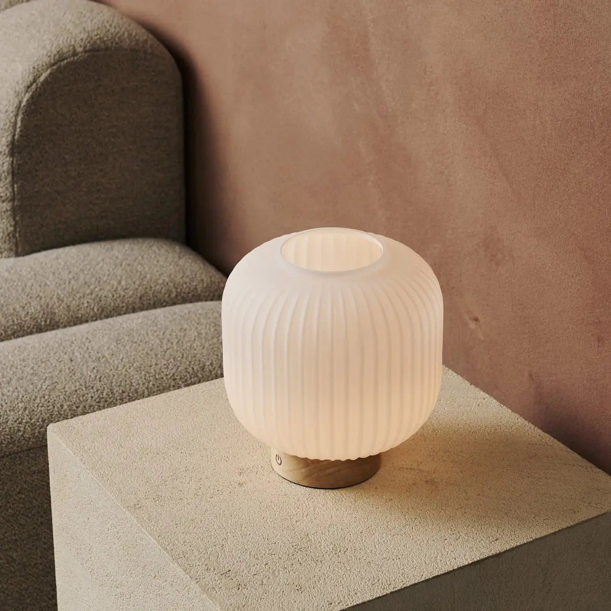 Lyla Lampe rechargeable unique - Verre givrée et base en bois, dimmable, 3 modes lumineux