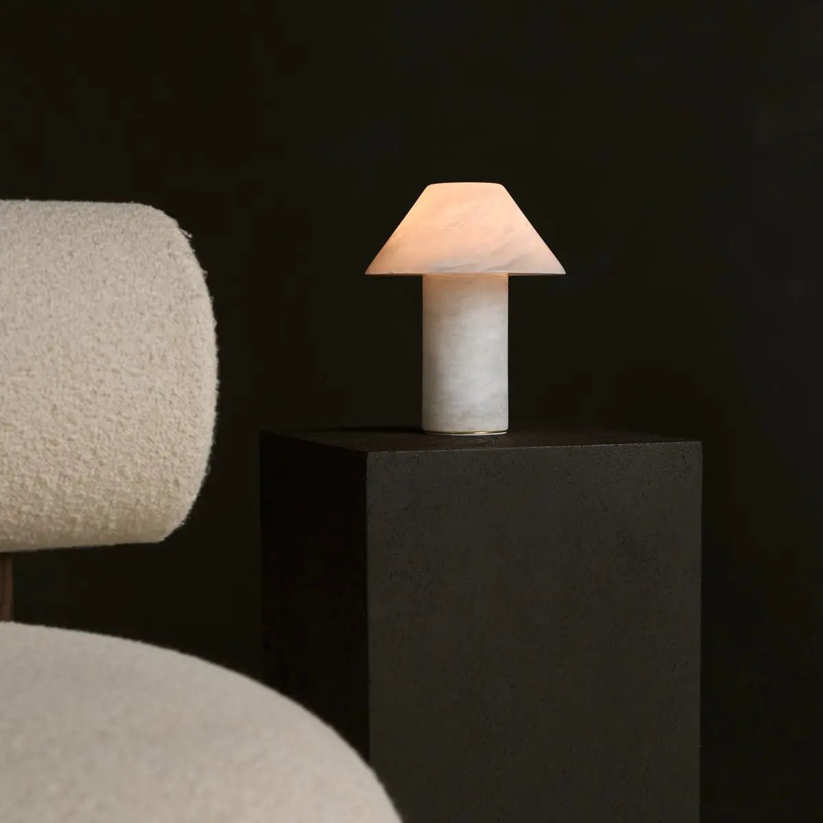 Lampe en albâtre élégante Eleonora – Fabriquée à la main, design unique avec une lueur douce