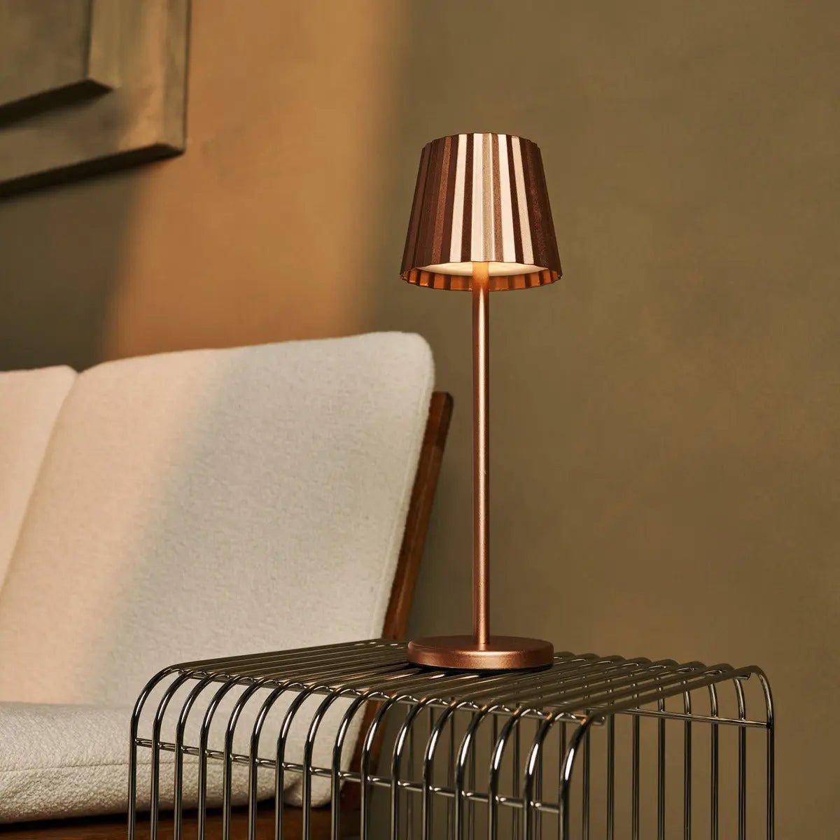 Combi Set Professional - 8 X Maya Copper Rechargeable Table Lampes et 1 X Station centrale Station de charge sans fil avec Qi-Technology - Perfect pour les restaurants, l'hospitalité et les hôtels