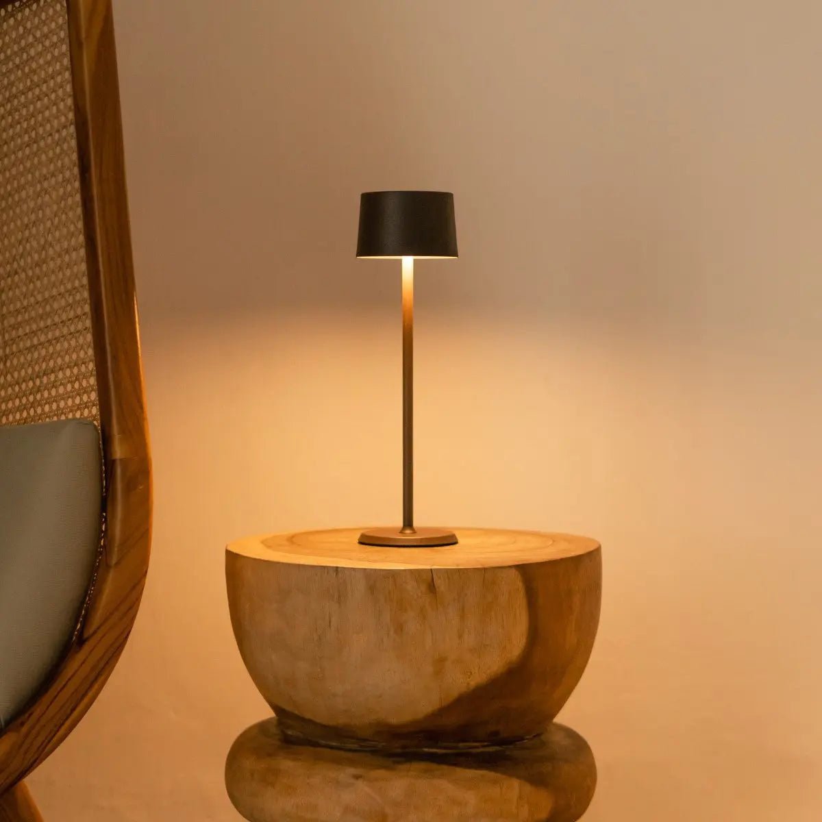 Lampe de table rechargeable en fer David Mocha Brown – Intensité variable et sans fil avec batterie de 120 heures