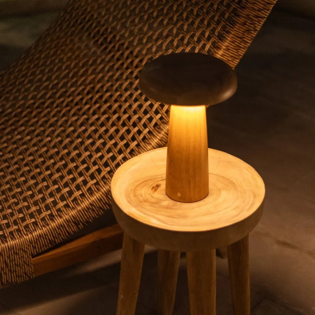 Lampe de table en bois Lennart – Éclairage rechargeable, à intensité variable et sans fil