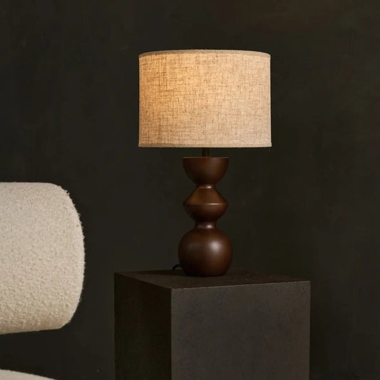 Lampe de table Kai marron foncé avec abat-jour sable – Éclairage élégant et fait main