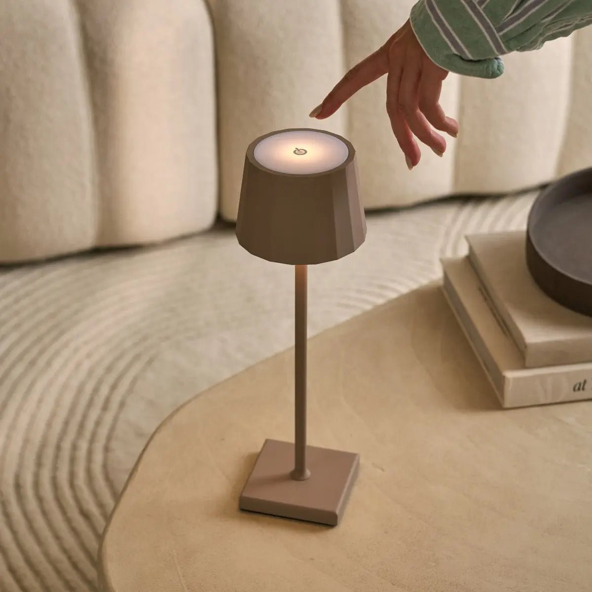 Lampe de table rechargeable en fer William Koala Brown – Intensité variable, chargement USB-C, autonomie de 120 heures