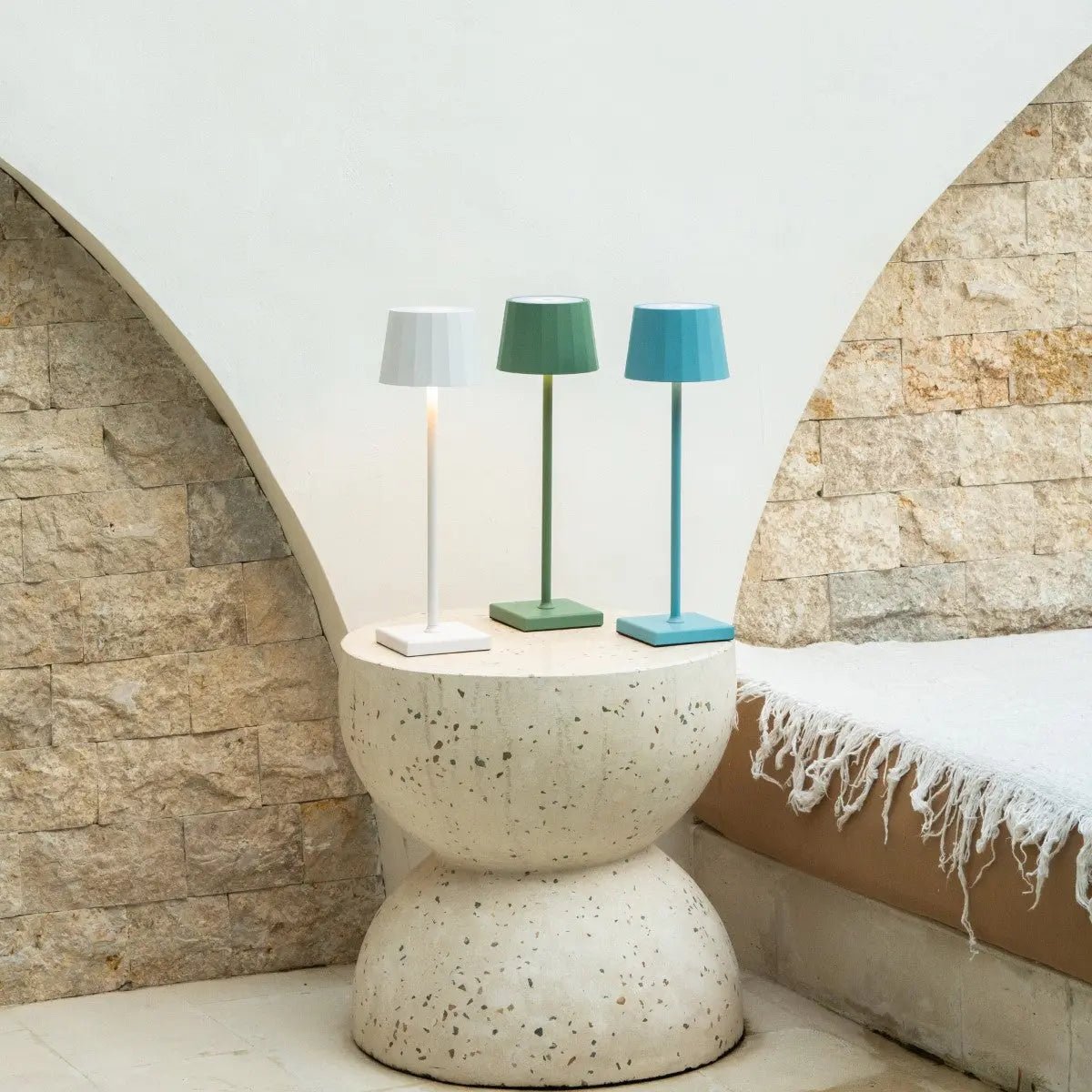 Lampe de table rechargeable verte William Sage – USB-C, intensité variable, batterie 120 heures