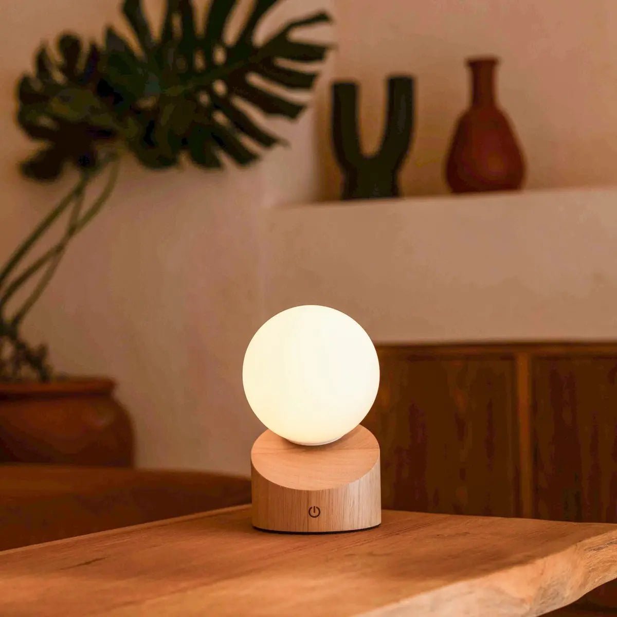 Morris Light Brown Élégant lampe rechargeable - Design sans fil, dimmable, respectueux de l'environnement