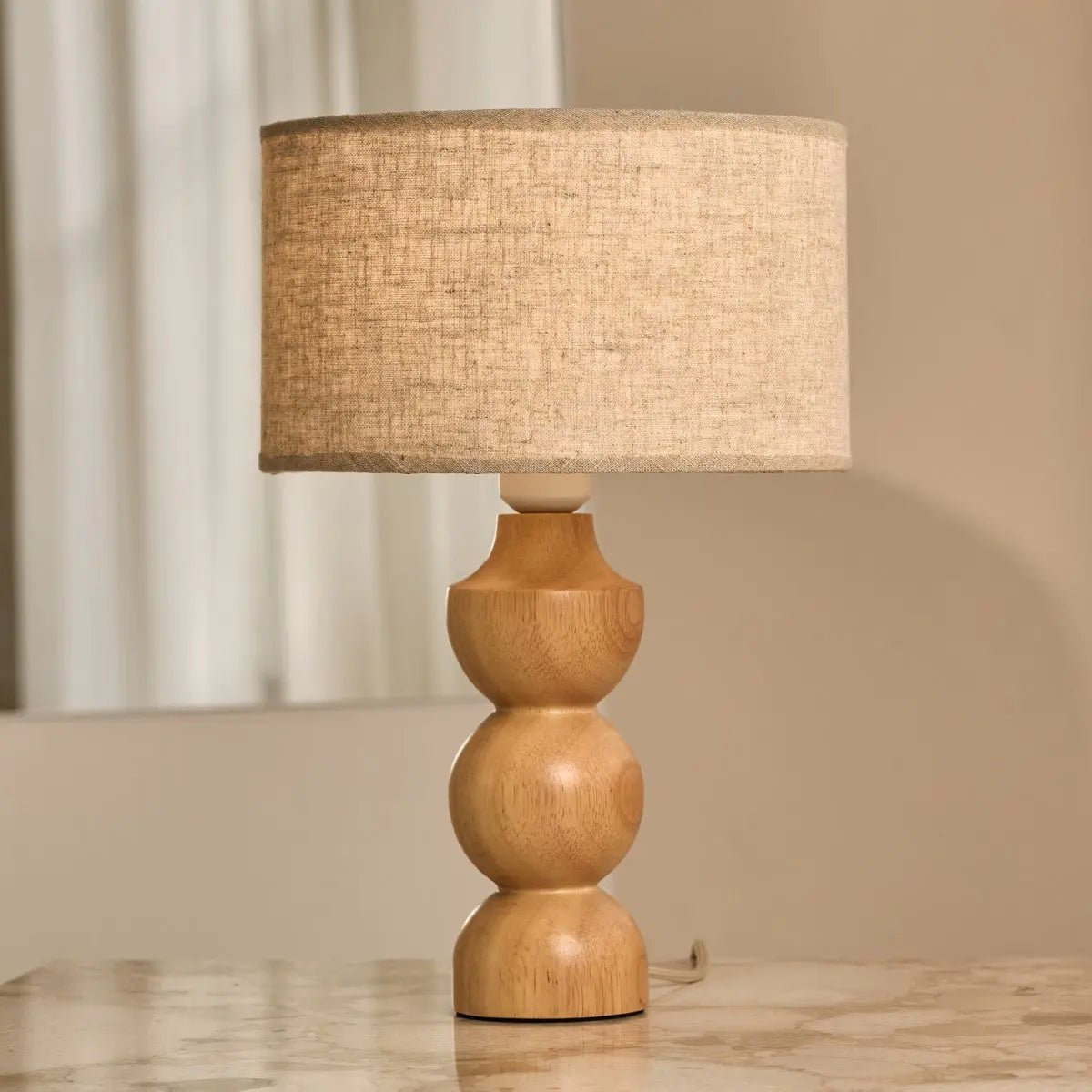 Lampe en bois brun clair Oliver avec une teinte beige | Conception géométrique élégante pour votre maison