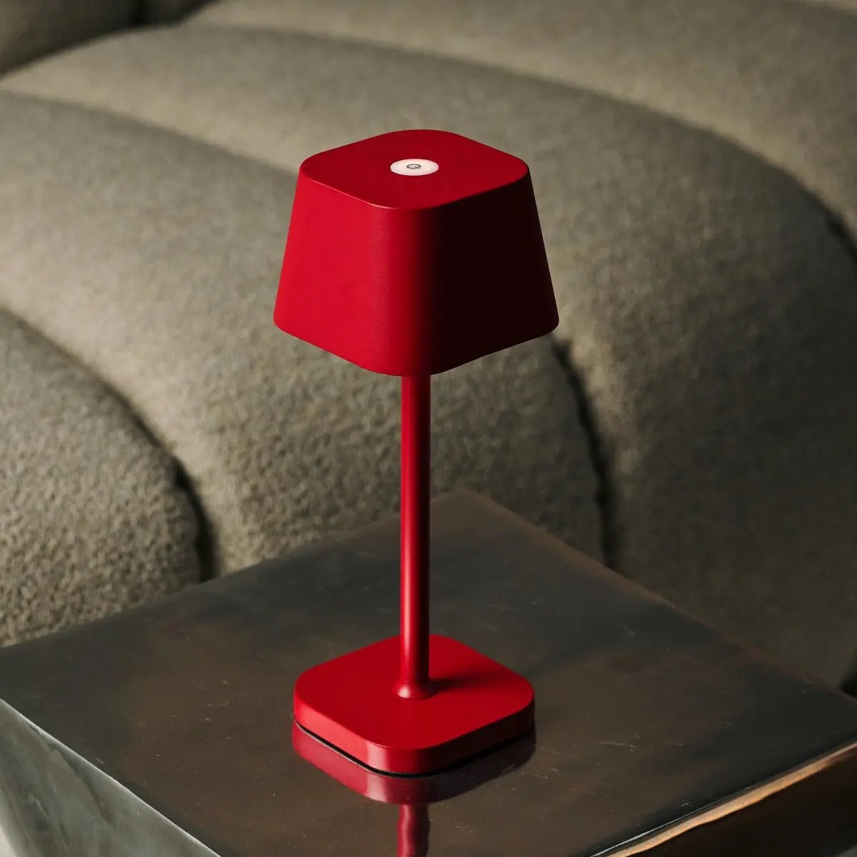 Lampe de table rechargeable Ava Berry Red | Lampe élégante et sans fil et dimmable