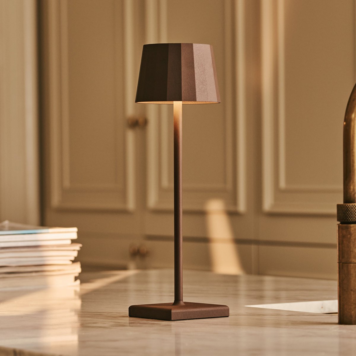 Wouter Mocha Brown Lampe de table rechargeable - Charge sans fil, Dimmable, durée de vie de la batterie de 120 heures
