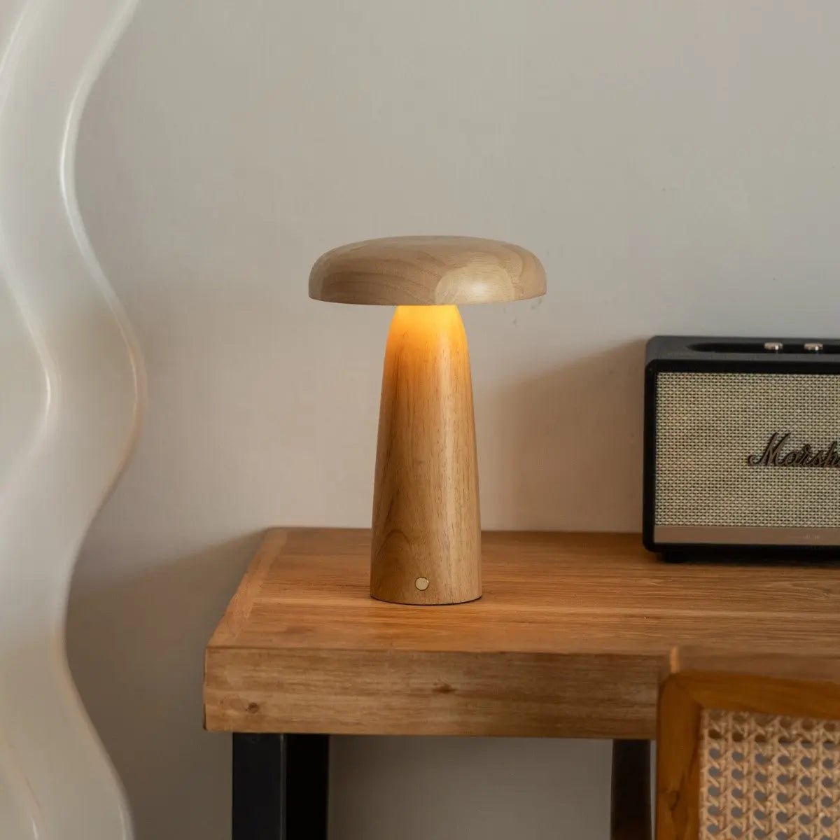 Lampe de table en bois Lennart – Éclairage rechargeable, à intensité variable et sans fil
