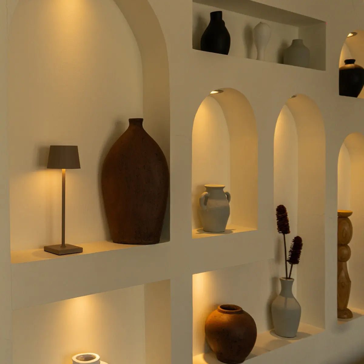 Lampe de table rechargeable en fer William Koala Brown – Intensité variable, chargement USB-C, autonomie de 120 heures