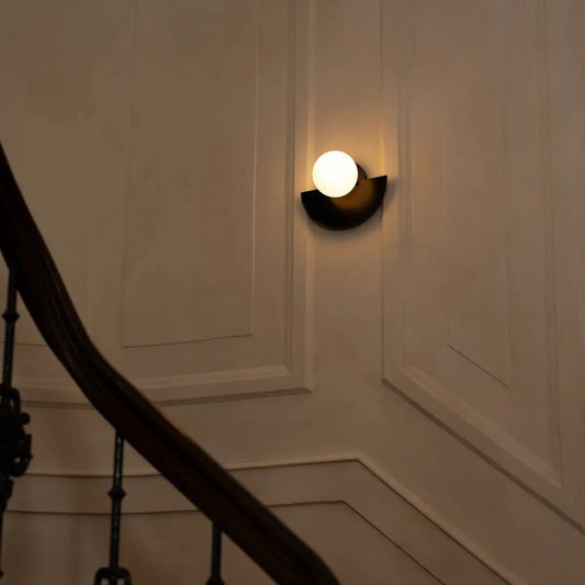 Applique murale sans fil noire Kane – Lampe rechargeable en bois et verre