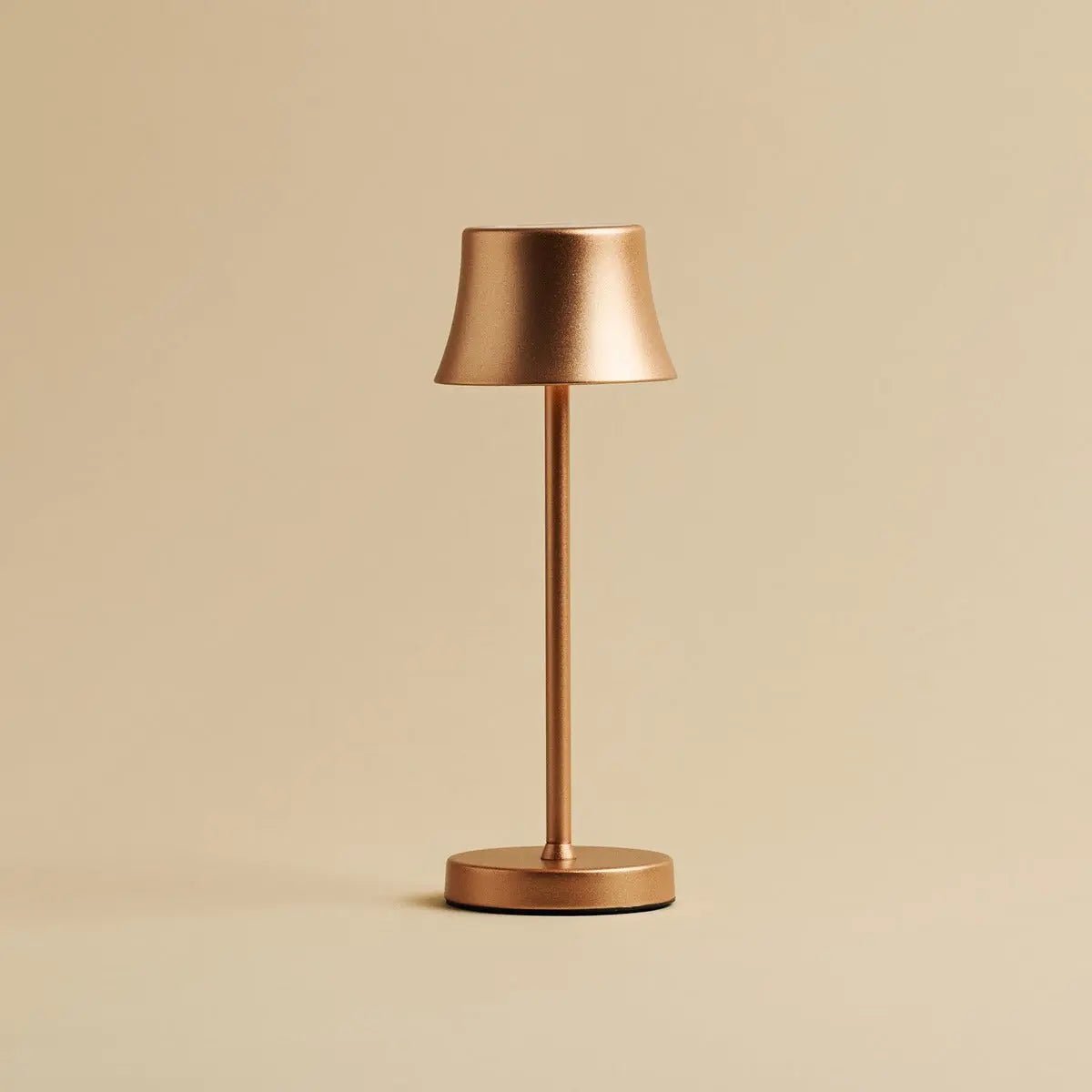 Combi set professionnel - 8 x de pijp mini les lampes de table rechargeables en cuivre et 1 x station de charge sans fil avec Qi-Technology - parfait pour les restaurants, l'hospitalité et les hôtels