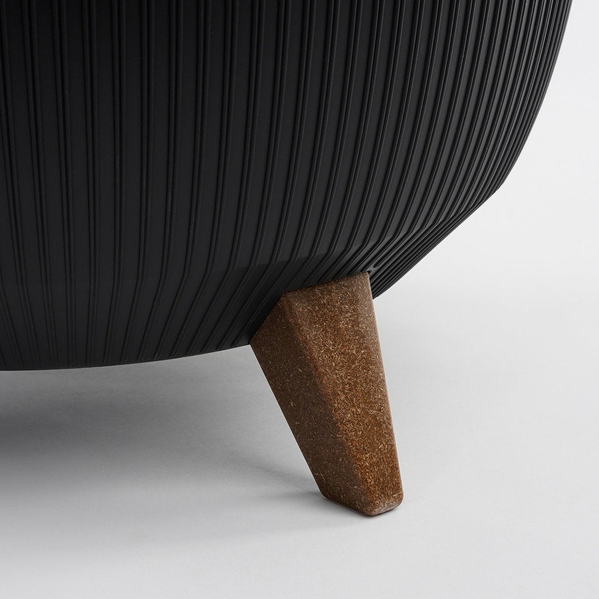 Pot de Fleurs sur Pieds Doppio - H22 x Ø47 cm - Plastique Recyclé - FSC Mix - Noir