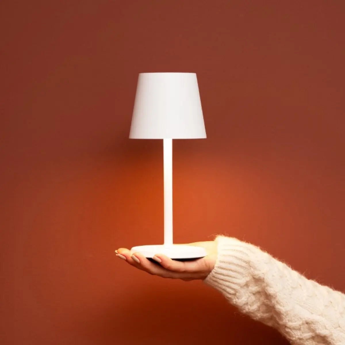 Lampe de table rechargeable James White – Sans fil, à intensité variable et élégante