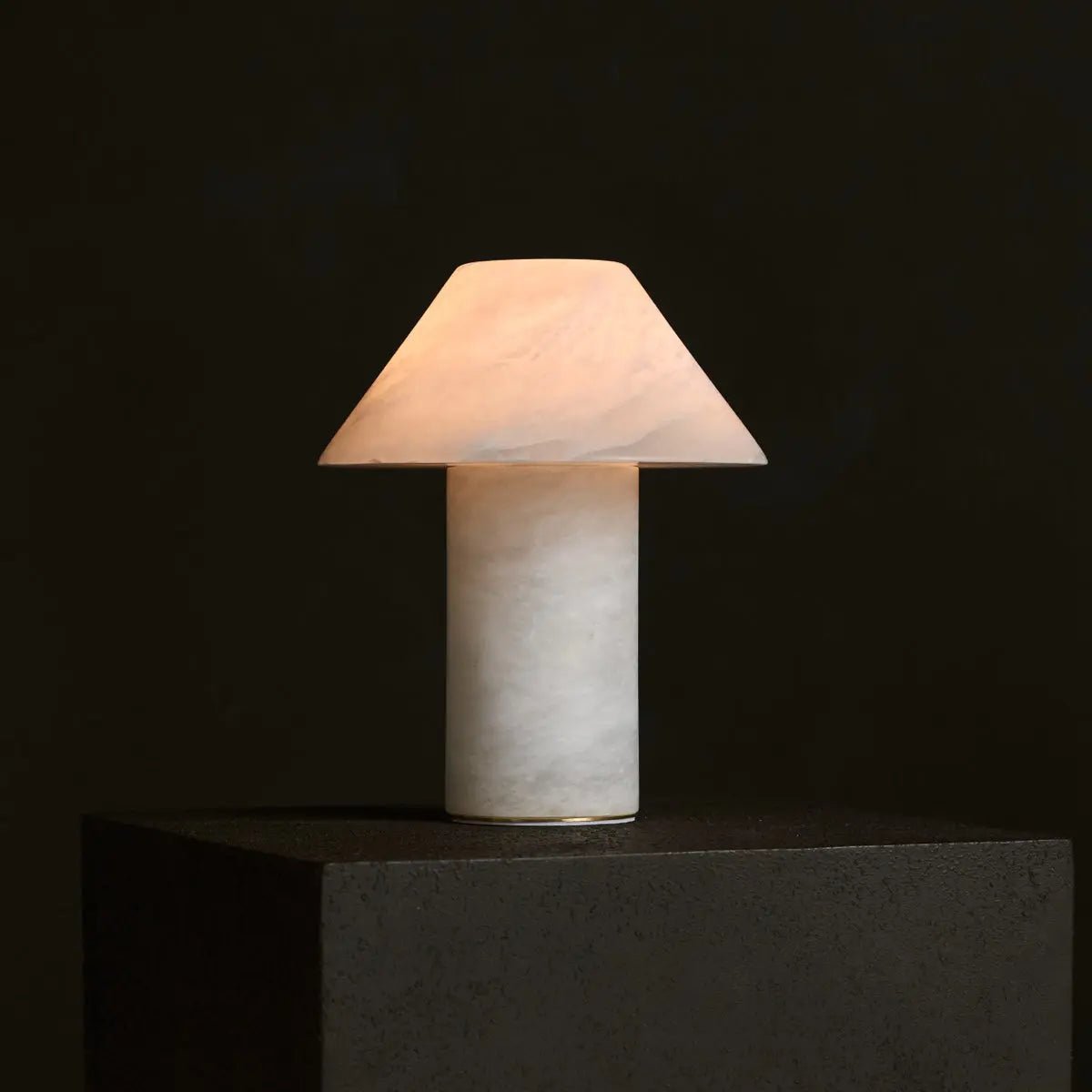 Lampe en albâtre élégante Eleonora – Fabriquée à la main, design unique avec une lueur douce