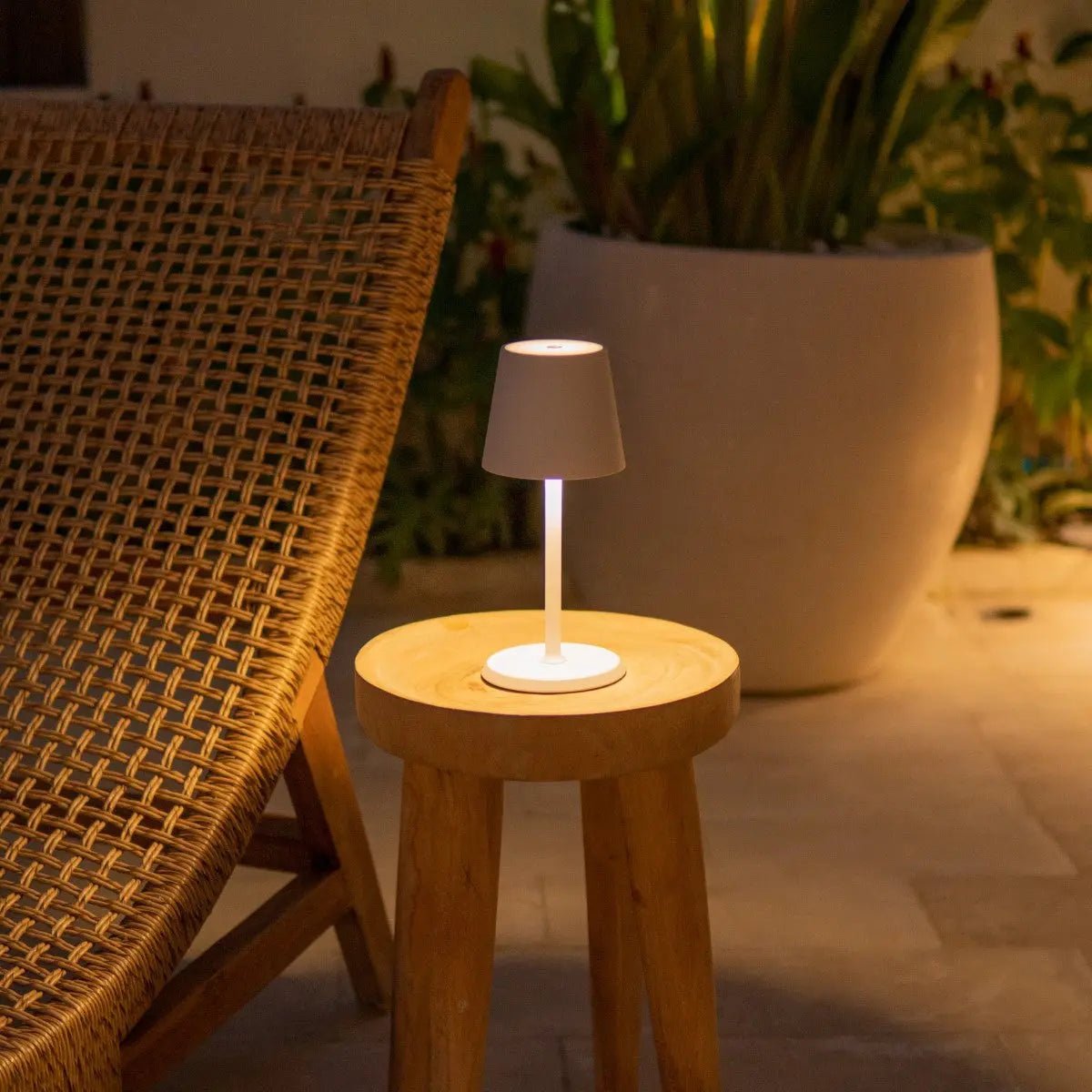 Lampe de table rechargeable James White – Sans fil, à intensité variable et élégante