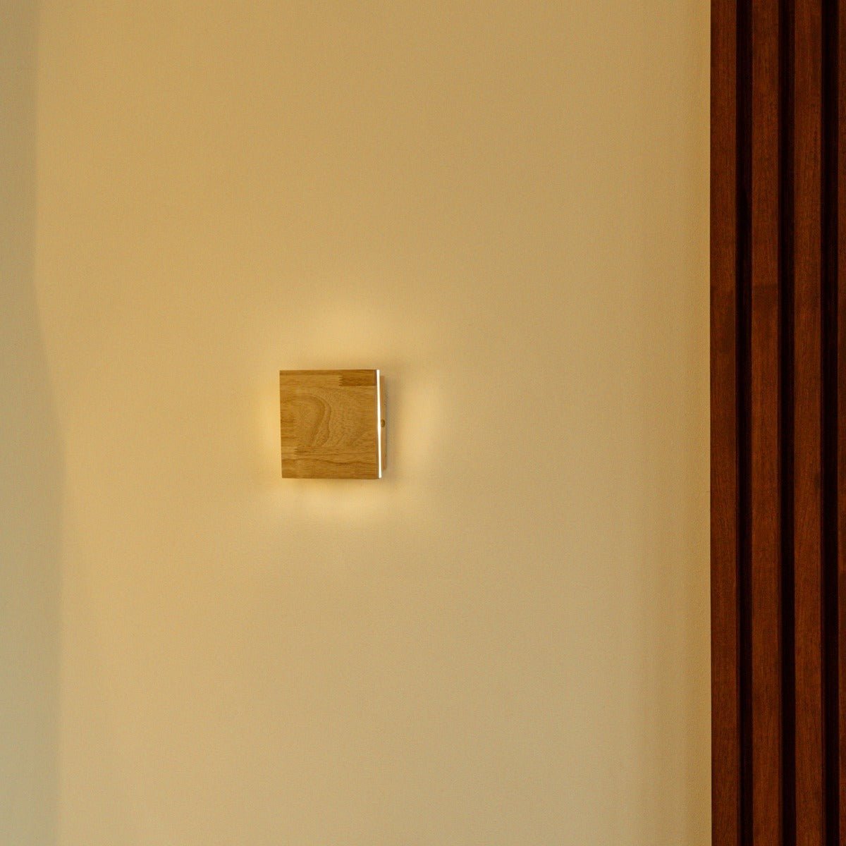 Lampe murale sans fil marron clair - lampe en bois rechargeable, dimmable et naturel