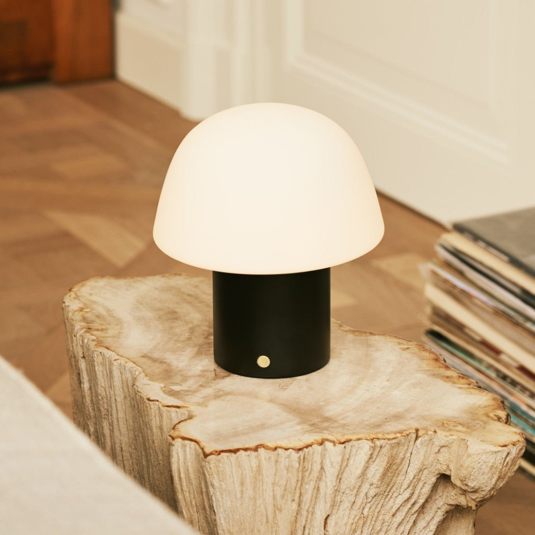 Lampe de table noire Yannick sans cordon - moderne, batterie et durable