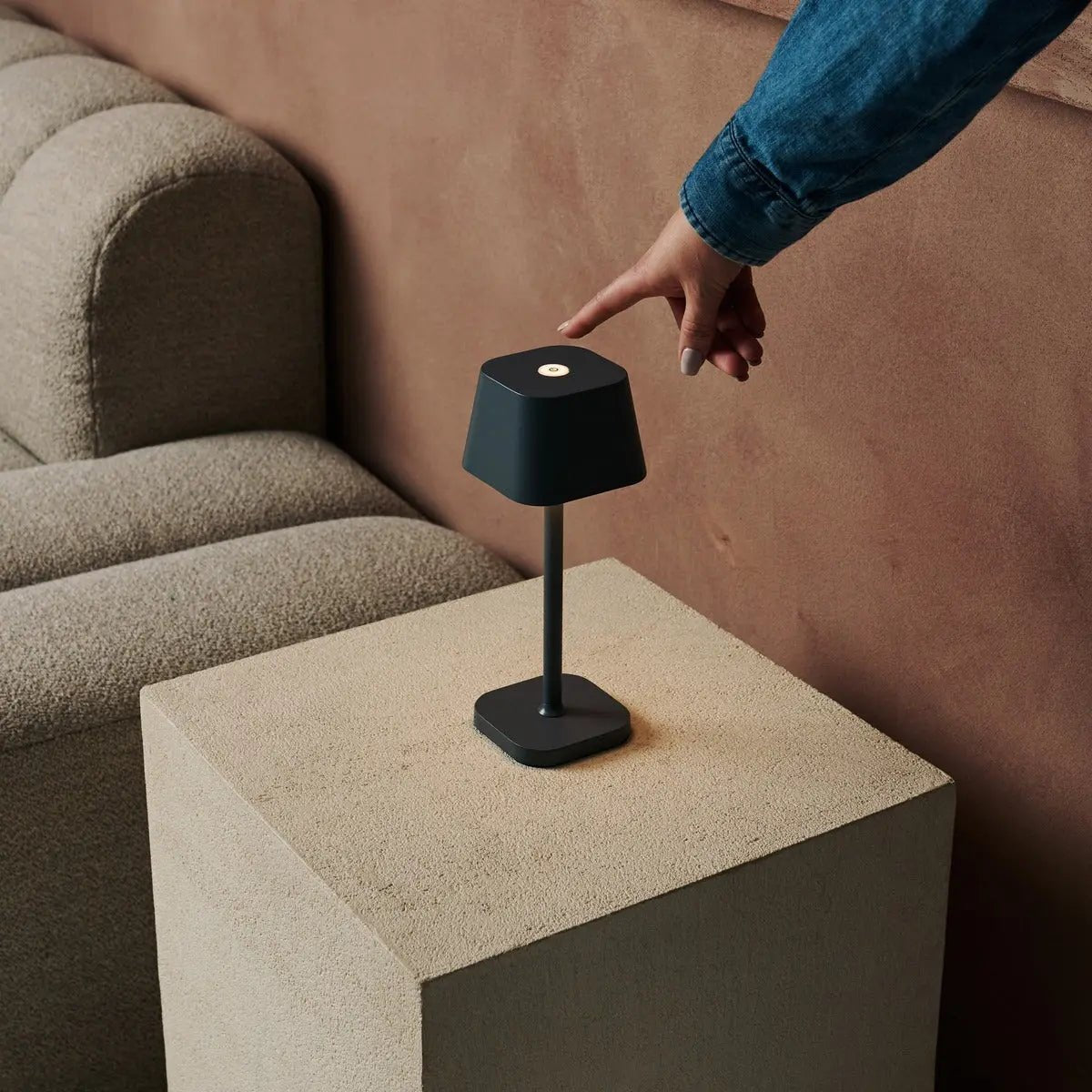 Ava Stone Grey - lampe de table rechargeable | Lampe élégante et sans fil et dimmable