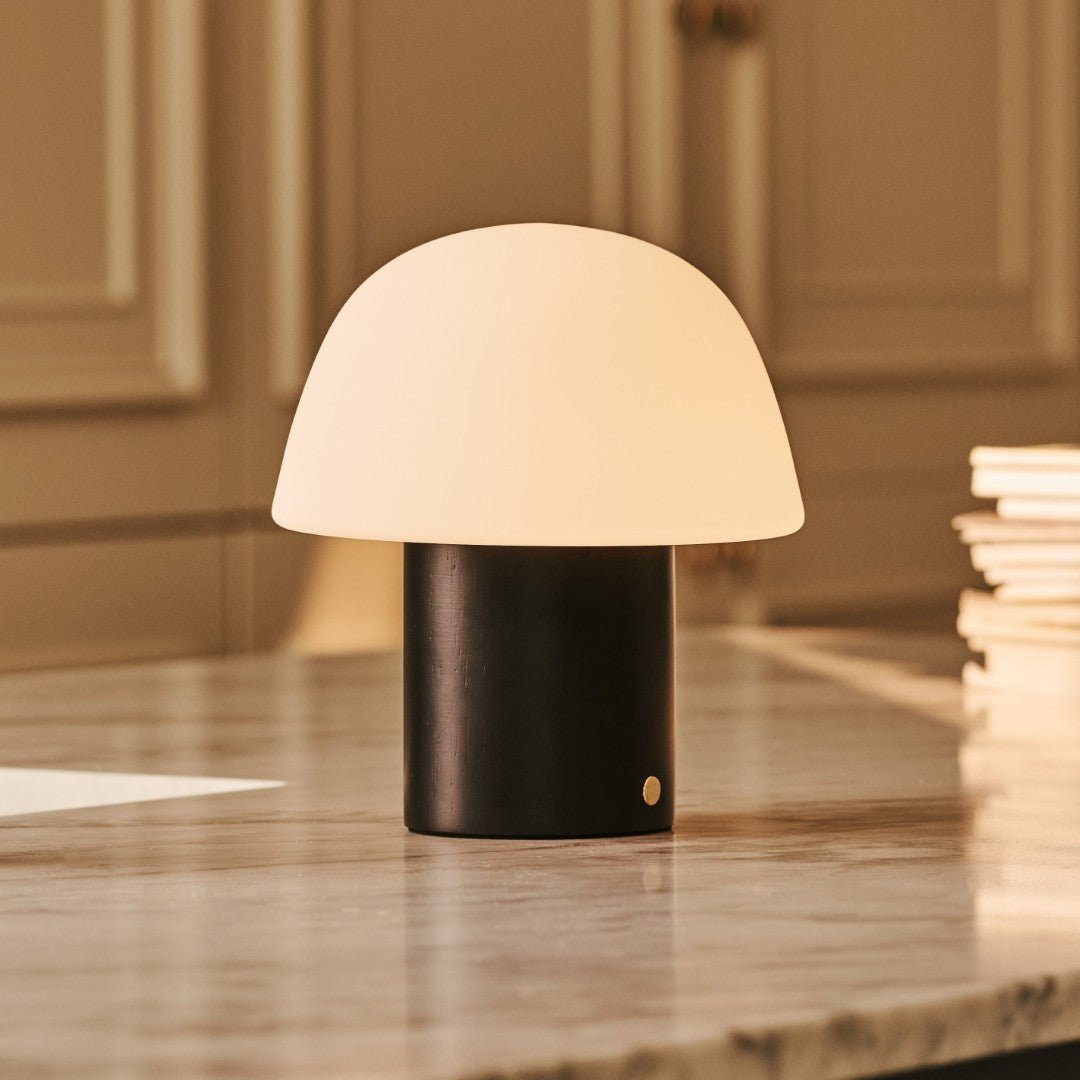 Lampe de table noire Yannick sans cordon - moderne, batterie et durable